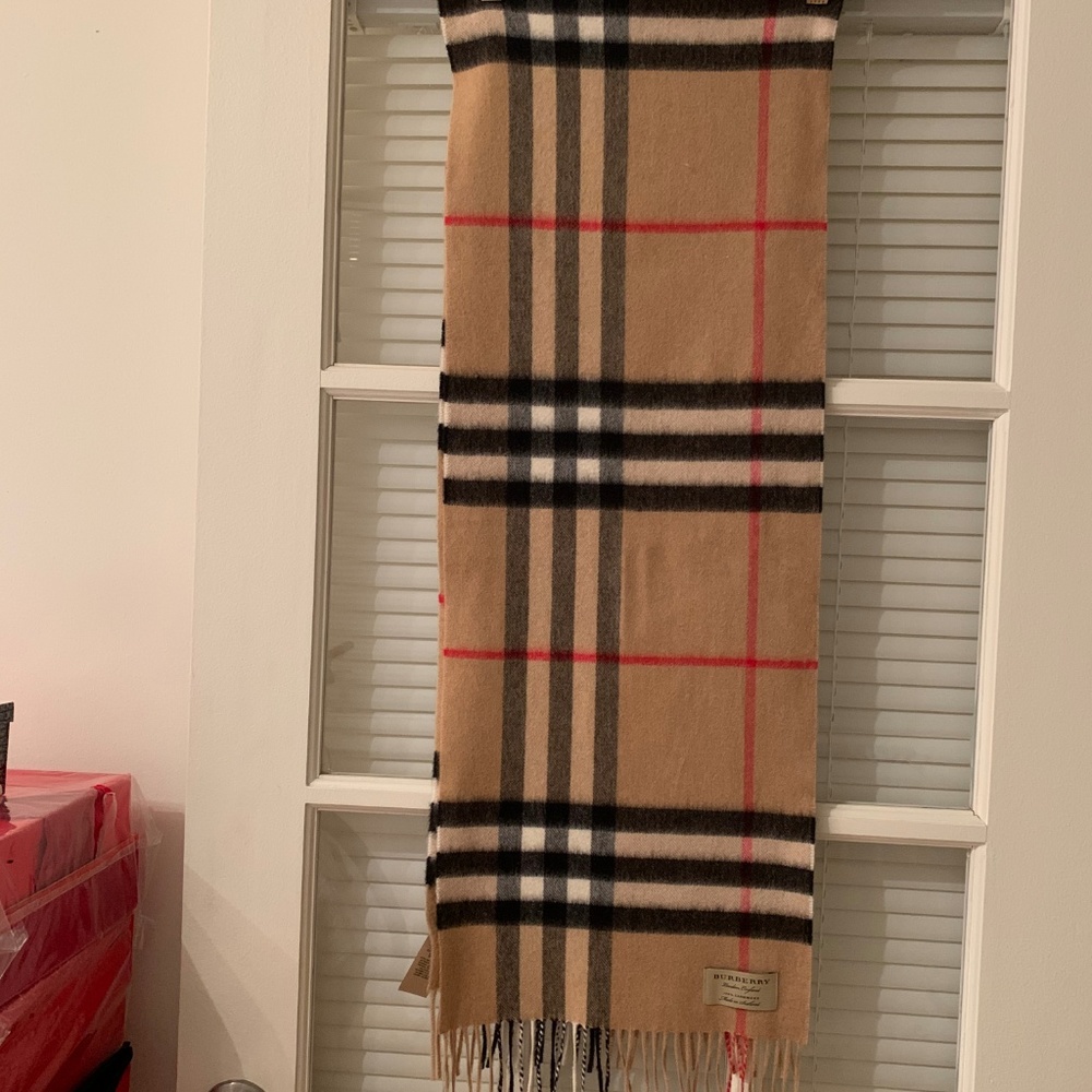 AUTHENTIC Burberry Classic Check Signature Scarf!